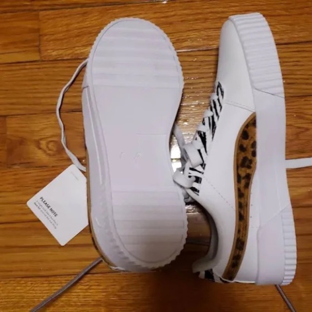 New With Tags — Puma Carina Animal Mix Sneaker
Size 7.5